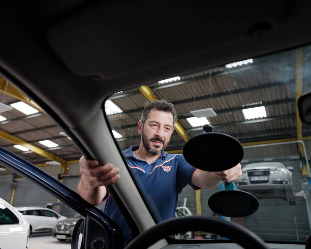 Nos conseils pour prendre soin du vitrage et du Pare-brise de votre voiture