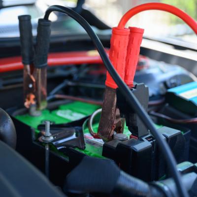 Comment recharger une batterie de voiture ?