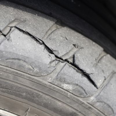 Pneu abimé : pourquoi et que faire ?