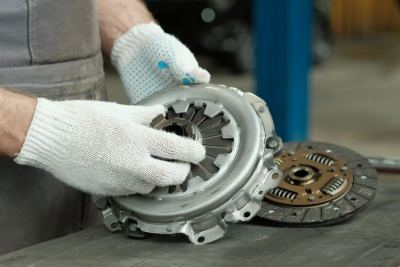 Faut-il changer le volant moteur avec l'embrayage ?