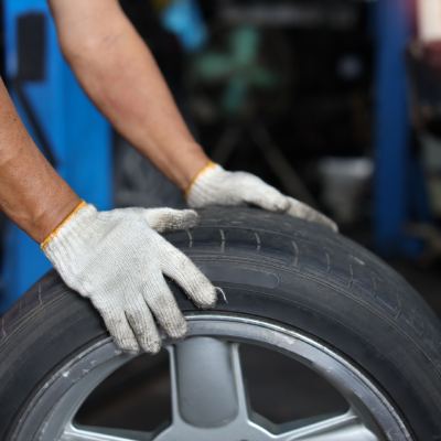 Flanc du pneu : c'est quoi et que faire s'il est abimé ?