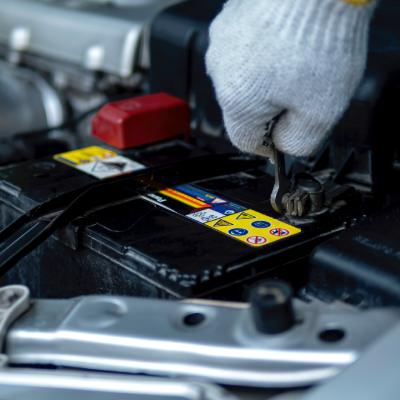 Batterie Peugeot 2008 : quel prix et comment la changer ?